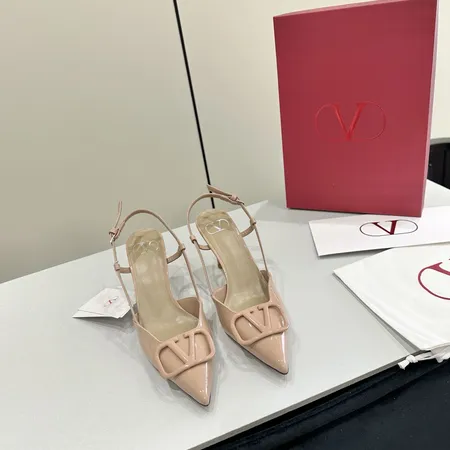 ヴァレンティノ サンダル