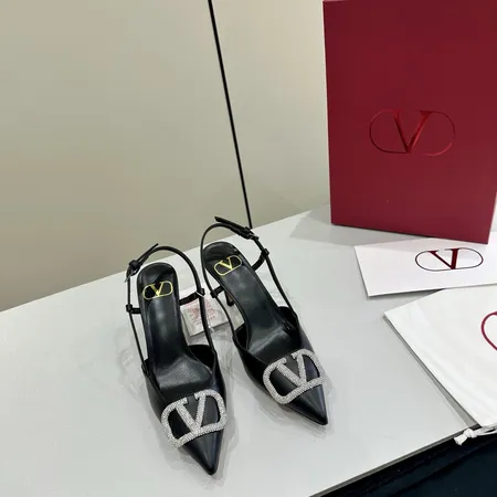 ヴァレンティノ サンダル