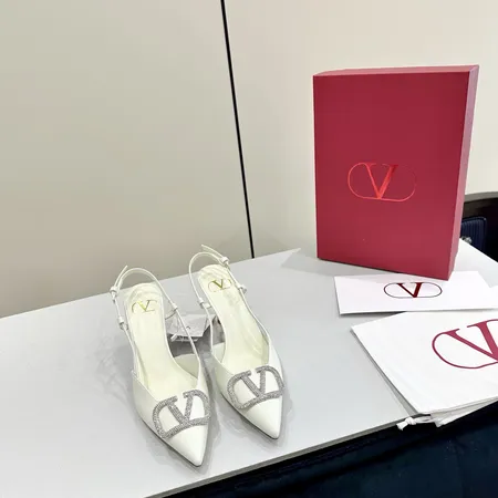 ヴァレンティノ サンダル