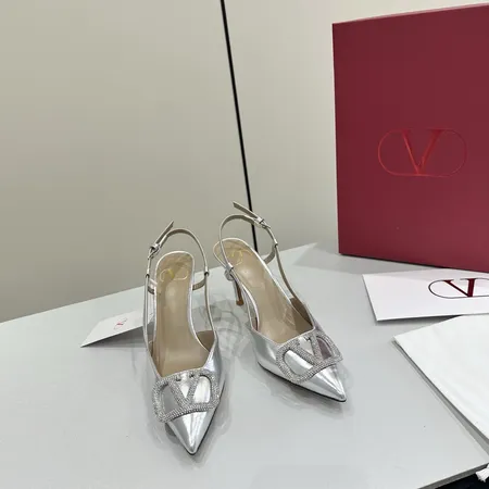 ヴァレンティノ サンダル