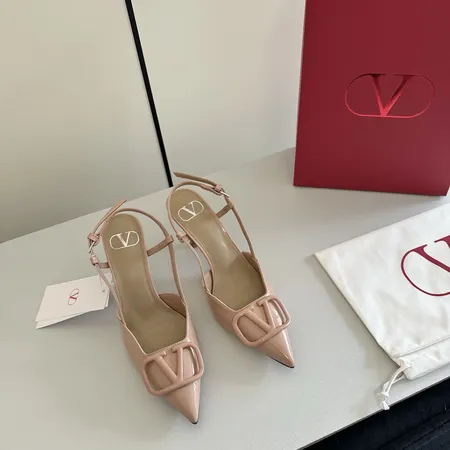 ヴァレンティノ サンダル
