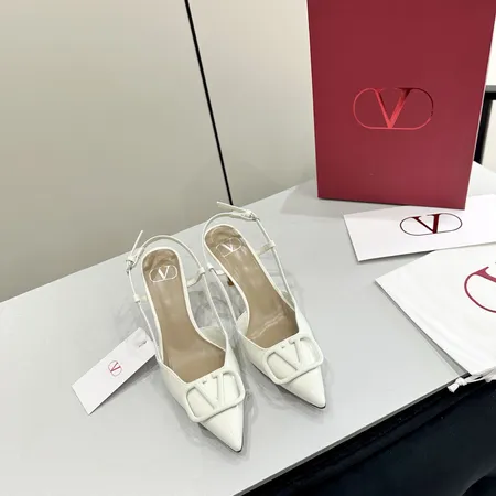 ヴァレンティノ サンダル