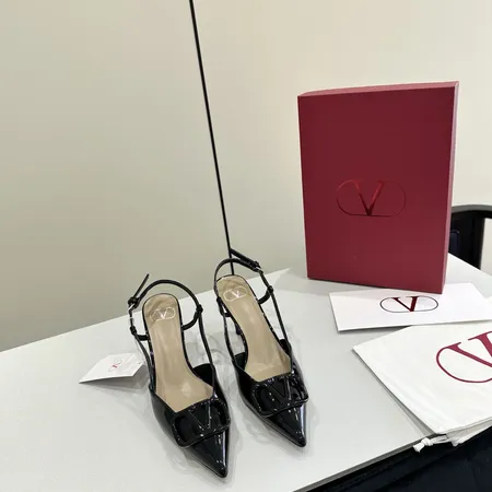 ヴァレンティノ サンダル