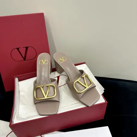 ヴァレンティノ スリッパ