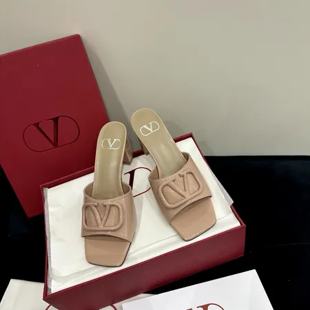 ヴァレンティノ スリッパ