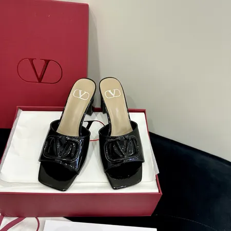 ヴァレンティノ スリッパ