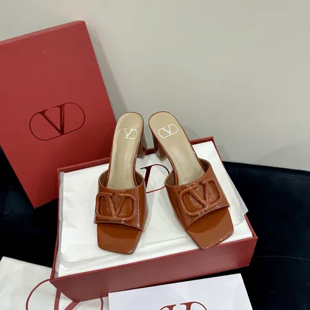 ヴァレンティノ スリッパ