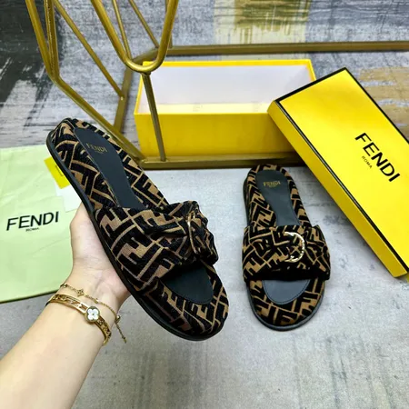 フェンディ スリッパ