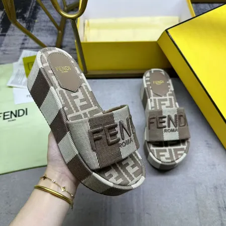 フェンディ スリッパ