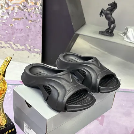 バレンシアガ スリッパ