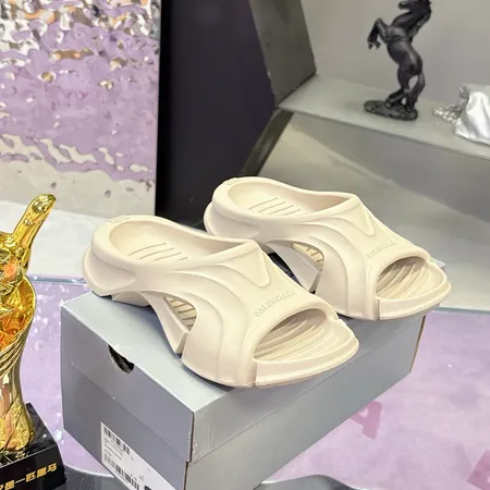 バレンシアガ スリッパ