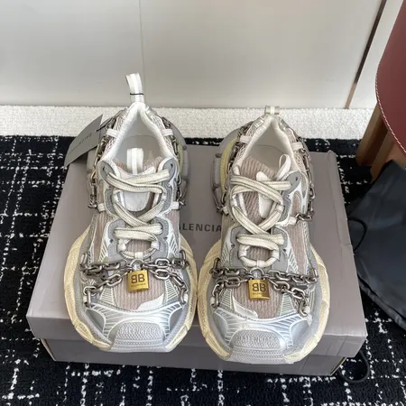 バレンシアガ スニーカー