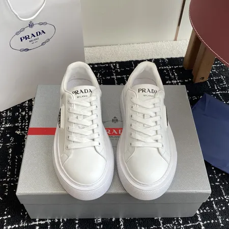 プラダ カジュアルシューズ
