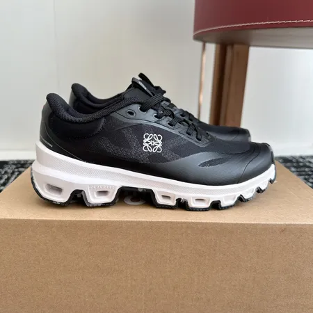 ロエベ スニーカー