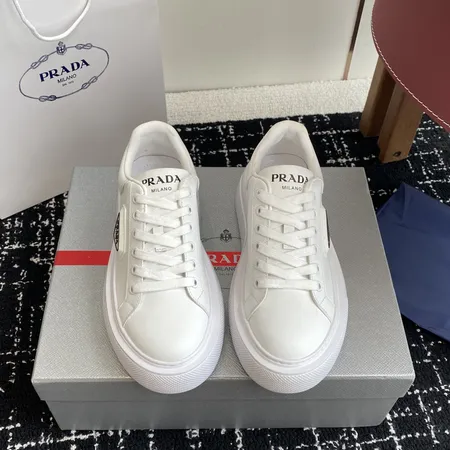 プラダ カジュアルシューズ