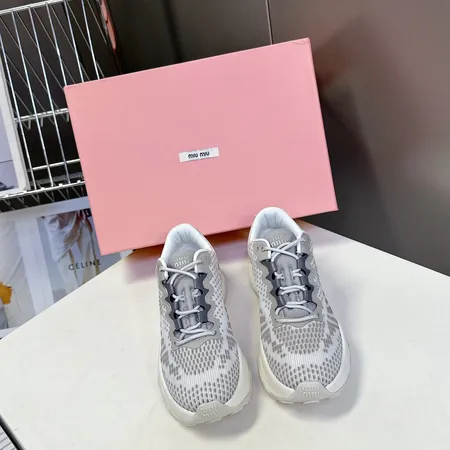 ミュウミュウ スニーカー