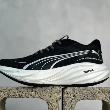 プーマ スニーカー