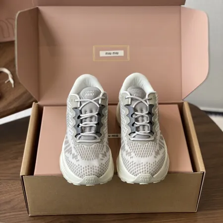 ミュウミュウ スニーカー