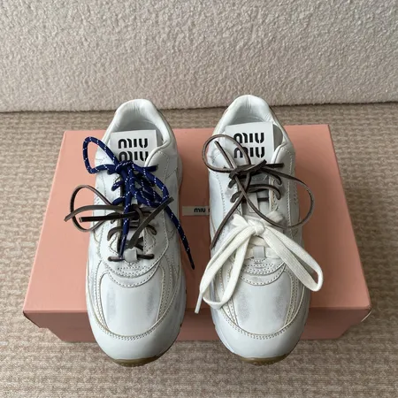 ミュウミュウ スニーカー