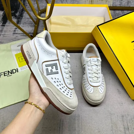 フェンディ カジュアルシューズ