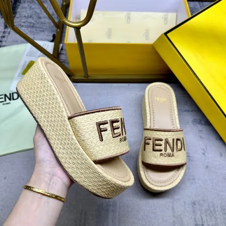 フェンディ スリッパ