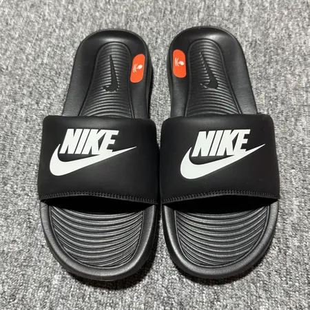 ナイキ スリッパ