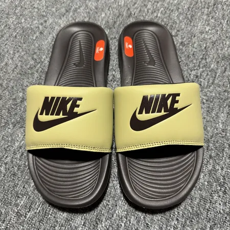 ナイキ スリッパ