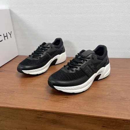 ジバンシィ スニーカー