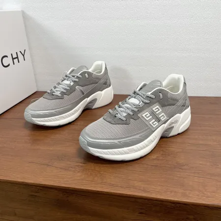 ジバンシィ スニーカー