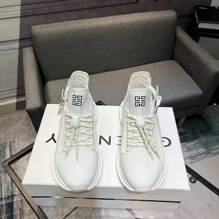 ジバンシィ スニーカー