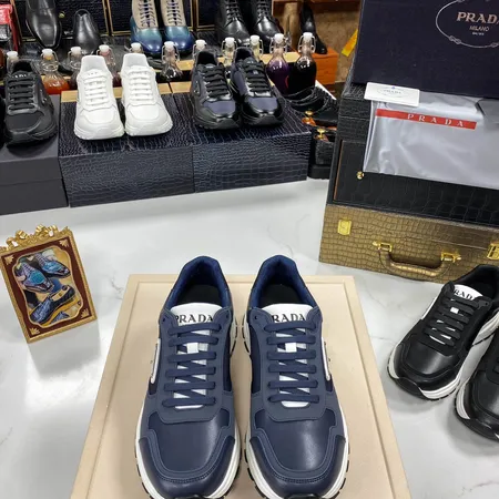 プラダ カジュアルシューズ