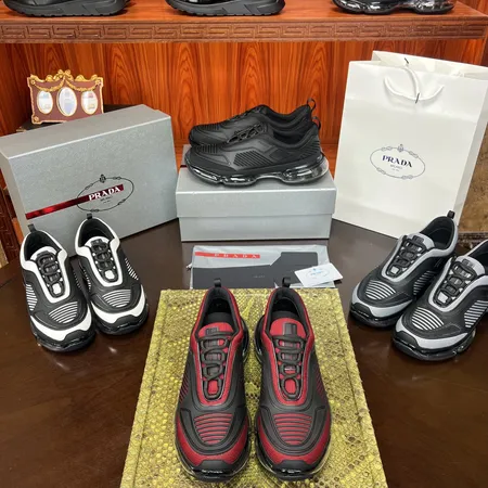 プラダ スニーカー