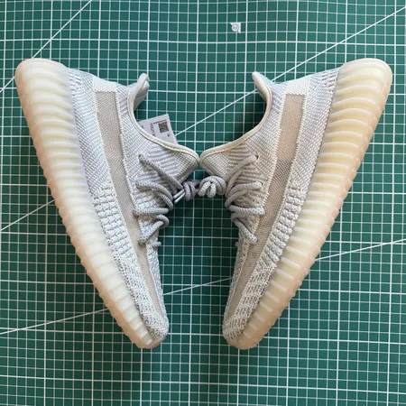 アディダス スニーカー