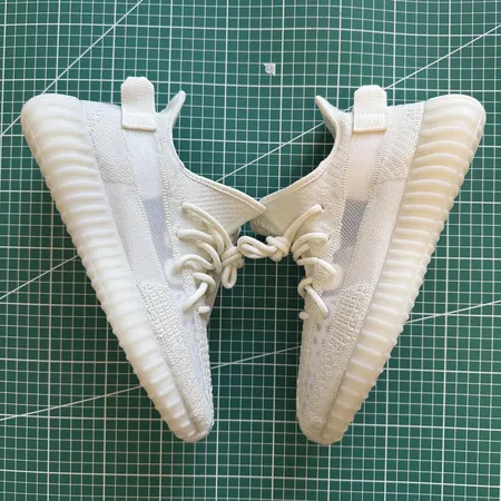 アディダス スニーカー