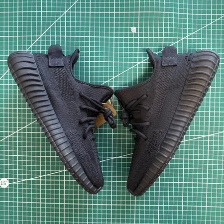 アディダス スニーカー