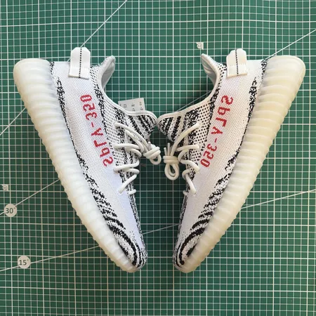 アディダス スニーカー