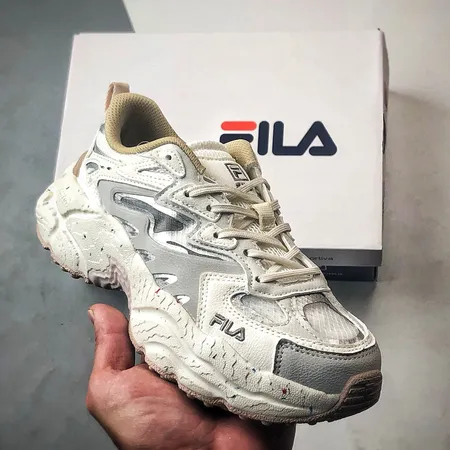 フィラ スニーカー