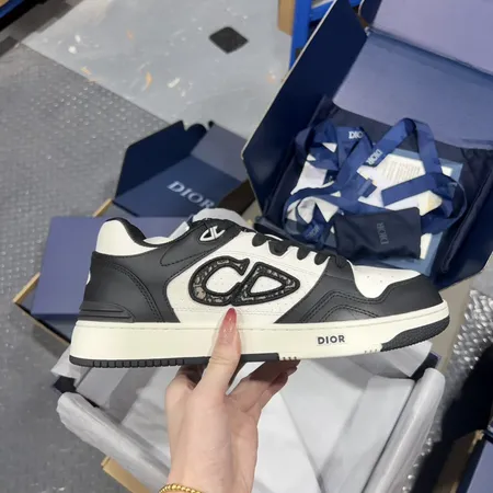 カウズ カジュアルシューズ