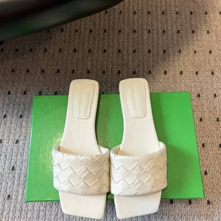 ボッテガ ヴェネタ スリッパ