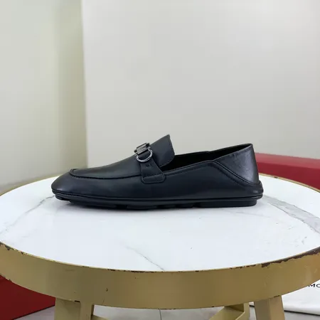 フェラガモ カジュアルシューズ