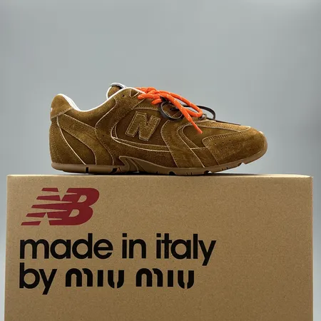 ミュウミュウ カジュアルシューズ