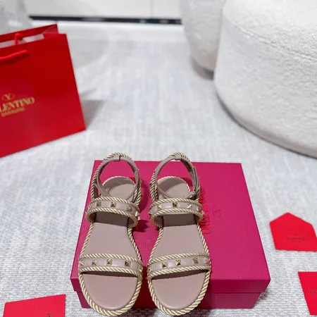 ヴァレンティノ サンダル