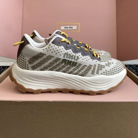 ミュウミュウ カジュアルシューズ