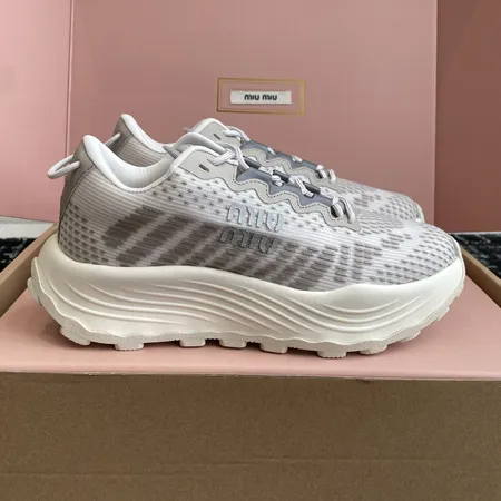 ミュウミュウ カジュアルシューズ