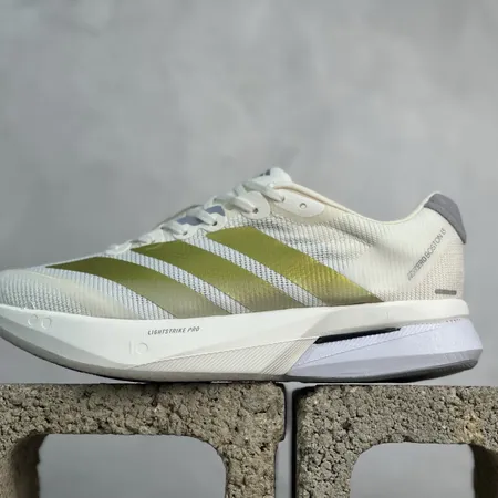 アディダス スニーカー