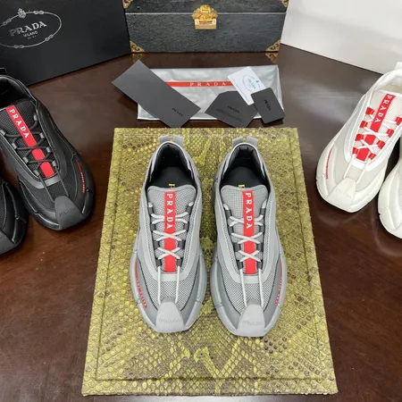 プラダ スニーカー