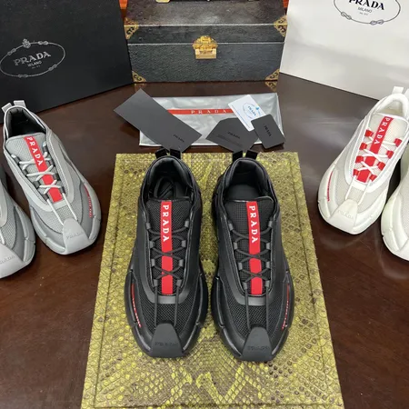 プラダ スニーカー