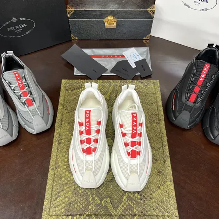 プラダ スニーカー