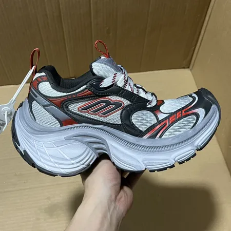 バレンシアガ スニーカー