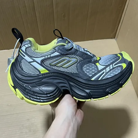 バレンシアガ スニーカー